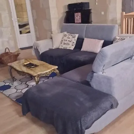 펜션 La Tour Du Logis, 4 * A 15 Min Du Futuroscope *