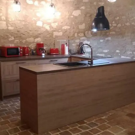 펜션 La Tour Du Logis, 4 * A 15 Min Du Futuroscope Cheneche